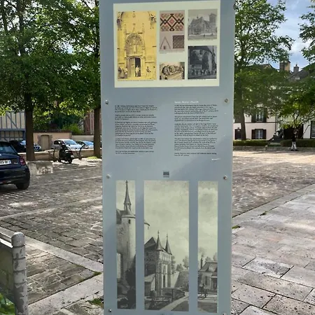 Aux Deux Clochers De Troyes
