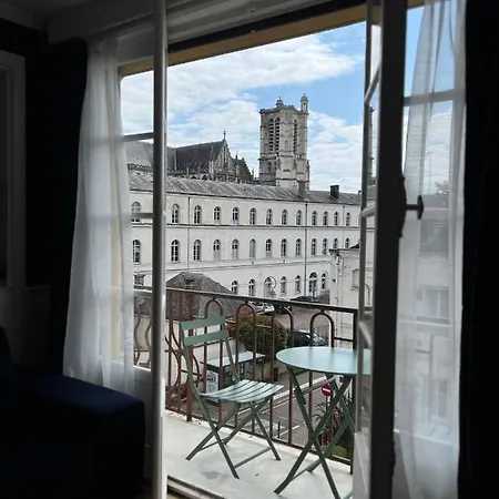 Aux Deux Clochers De Apartment