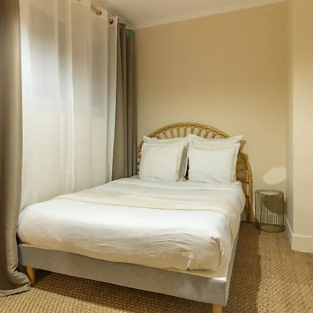 Aux Deux Clochers De Troyes