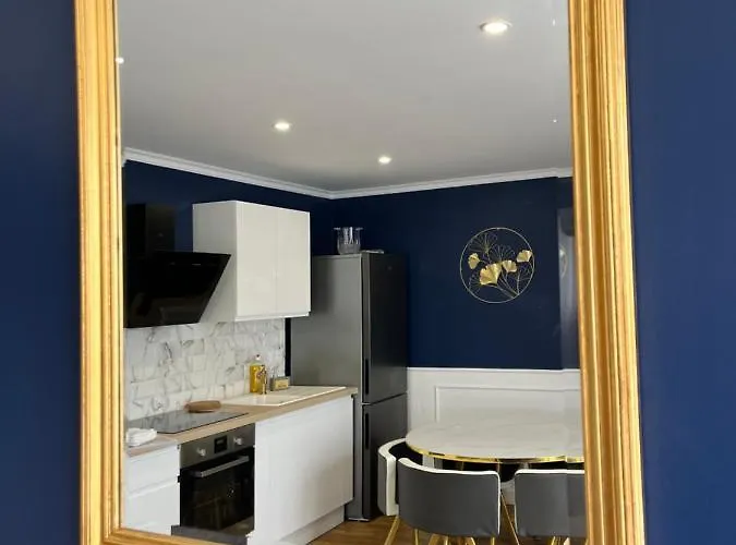 Aux Deux Clochers De * Troyes