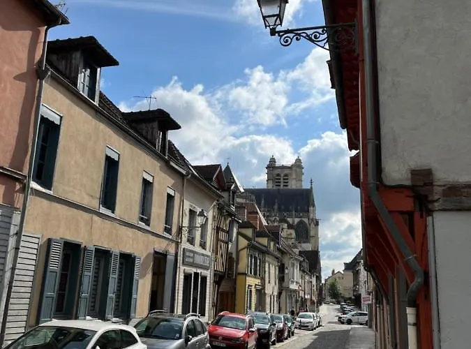 Daire Aux Deux Clochers De *